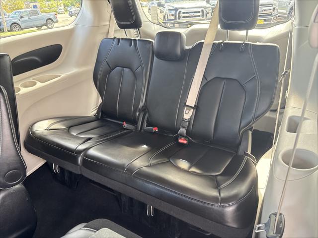 2024 Chrysler Pacifica Hybrid Select