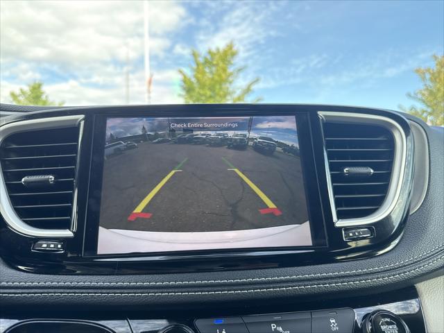 2024 Chrysler Pacifica Hybrid Select
