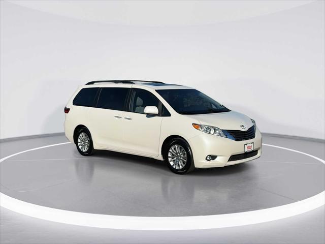 2015 Toyota Sienna XLE 8 Passenger