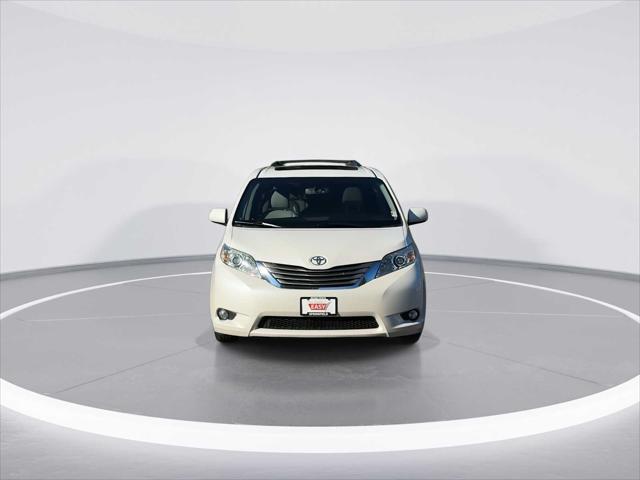 2015 Toyota Sienna XLE 8 Passenger