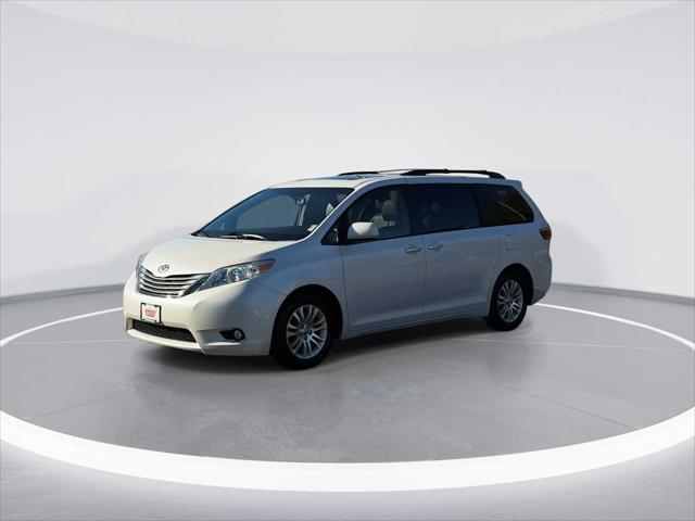 2015 Toyota Sienna XLE 8 Passenger