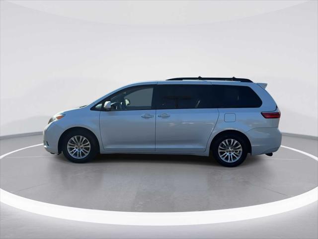 2015 Toyota Sienna XLE 8 Passenger