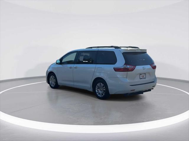 2015 Toyota Sienna XLE 8 Passenger