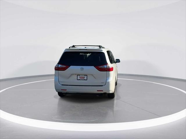 2015 Toyota Sienna XLE 8 Passenger