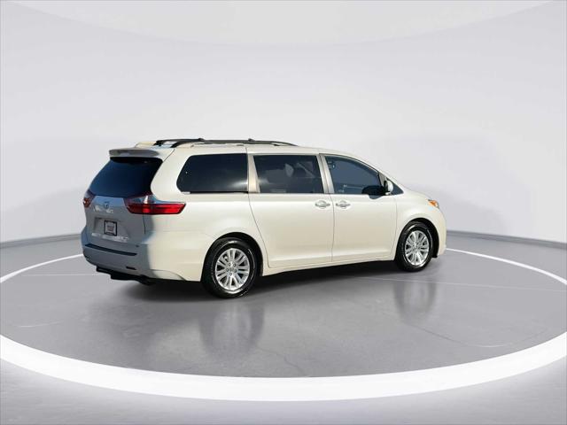 2015 Toyota Sienna XLE 8 Passenger