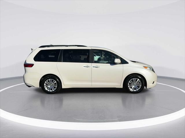 2015 Toyota Sienna XLE 8 Passenger