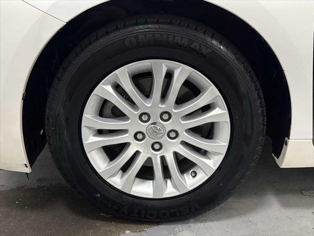 2015 Toyota Sienna XLE 8 Passenger
