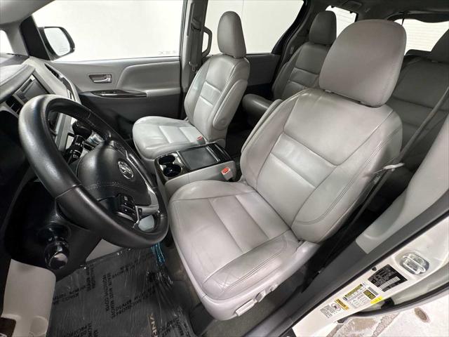 2015 Toyota Sienna XLE 8 Passenger