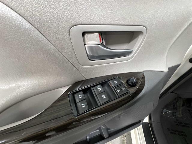 2015 Toyota Sienna XLE 8 Passenger