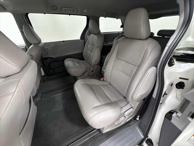 2015 Toyota Sienna XLE 8 Passenger