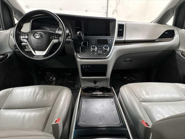 2015 Toyota Sienna XLE 8 Passenger