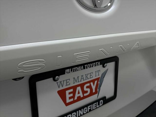 2015 Toyota Sienna XLE 8 Passenger