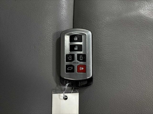 2015 Toyota Sienna XLE 8 Passenger