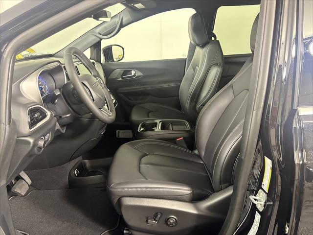 2027 Chrysler Pacifica LX