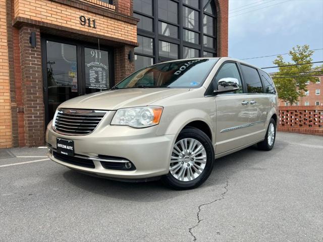 2014 Chrysler Town & Country Limited for sale in Leesburg, VA