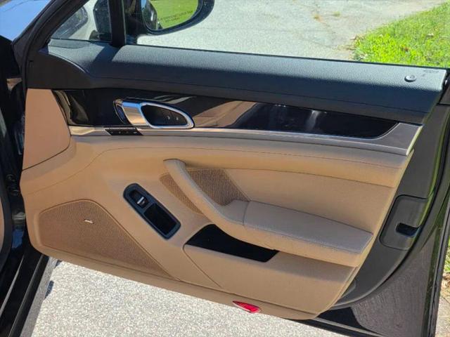 2016 Porsche Panamera Edition