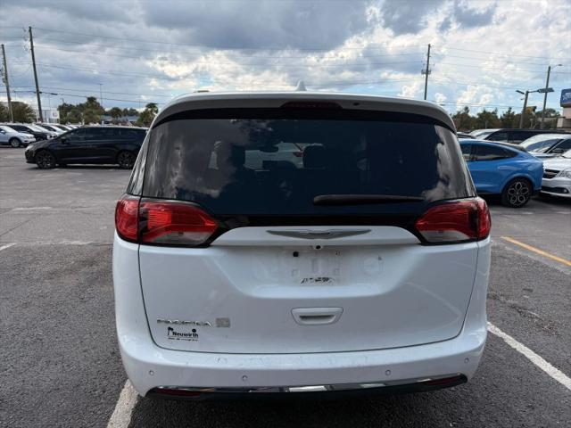 2017 Chrysler Pacifica Touring-L