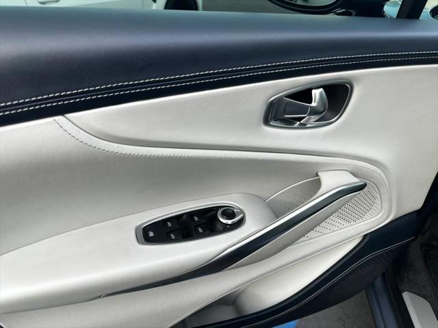 2021 Aston Martin DBX Base