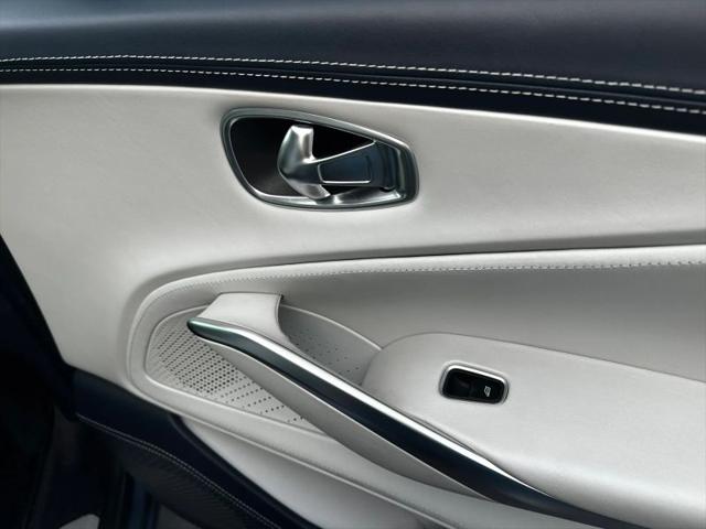 2021 Aston Martin DBX Base