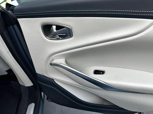 2021 Aston Martin DBX Base