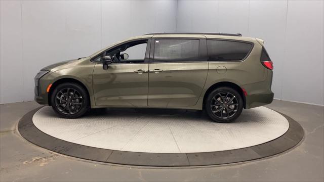 2027 Chrysler Pacifica Limited AWD