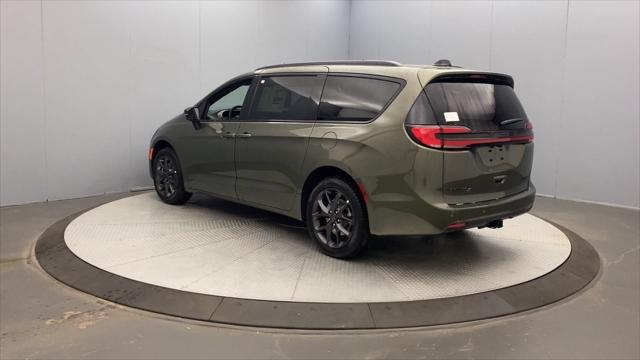 2027 Chrysler Pacifica Limited AWD