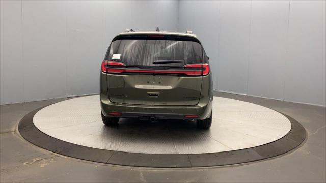 2027 Chrysler Pacifica Limited AWD