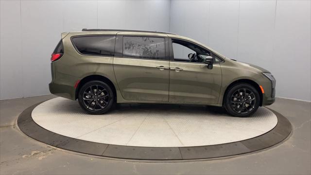 2027 Chrysler Pacifica Limited AWD