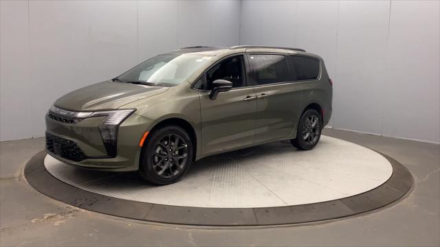 2027 Chrysler Pacifica Limited AWD