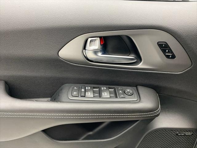 2027 Chrysler Pacifica Limited AWD