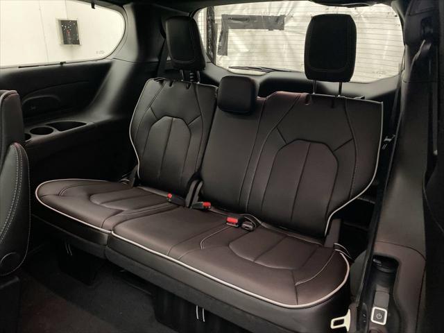 2027 Chrysler Pacifica Limited AWD