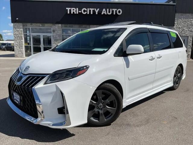 2017 Toyota Sienna SE Premium 8 Passenger for sale in Menasha, WI