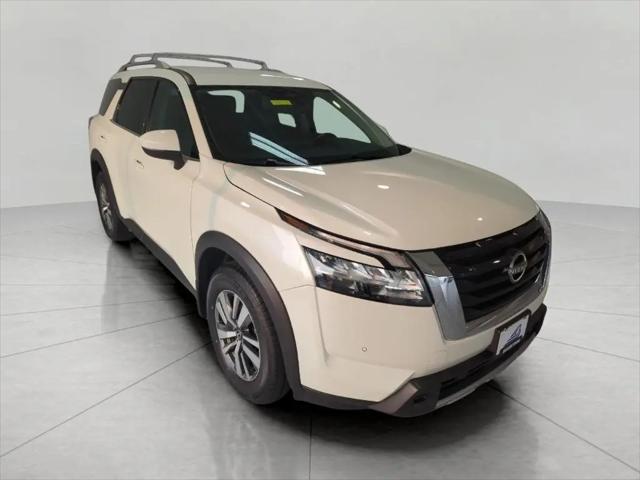 2023 Nissan Pathfinder SL 4WD for sale in Appleton, WI