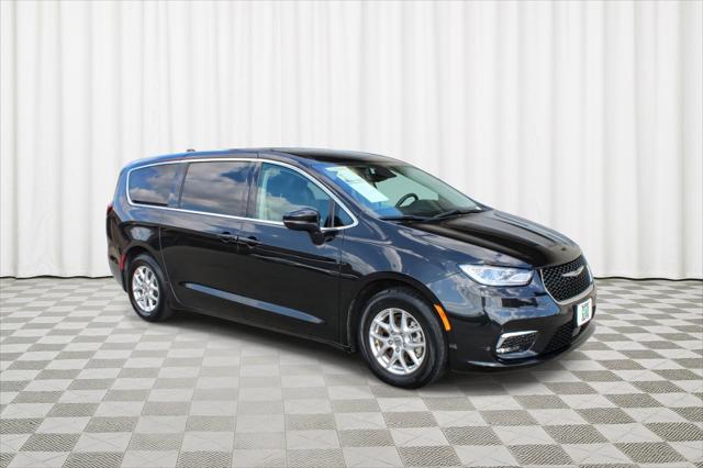 2023 Chrysler Pacifica Touring L for sale in Wichita, KS
