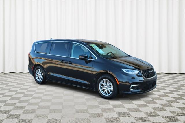 2023 Chrysler Pacifica Touring L for sale in Wichita, KS