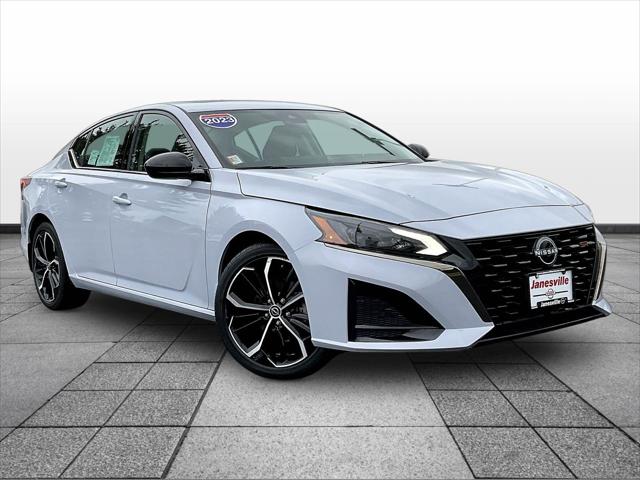 2023 Nissan Altima SR FWD for sale in Janesville, WI