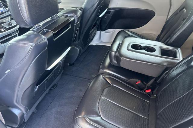 2022 Chrysler Pacifica Touring L