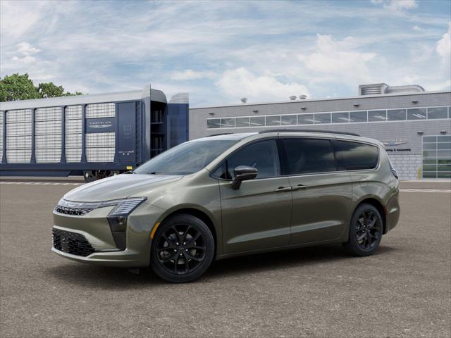 2027 Chrysler Pacifica Limited AWD for sale in  Cedarburg, WI