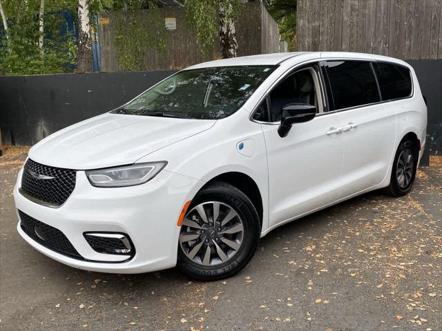 2024 Chrysler Pacifica Hybrid Select for sale in Portland, OR