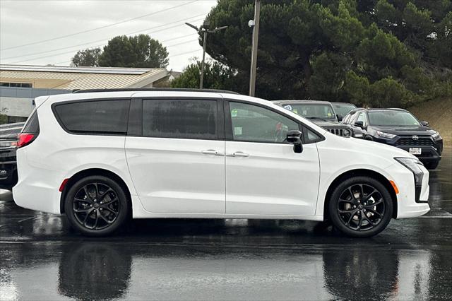 2027 Chrysler Pacifica Limited