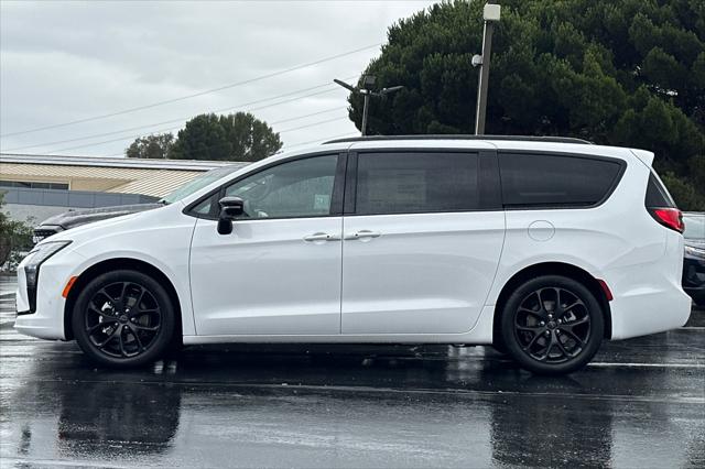 2027 Chrysler Pacifica Limited