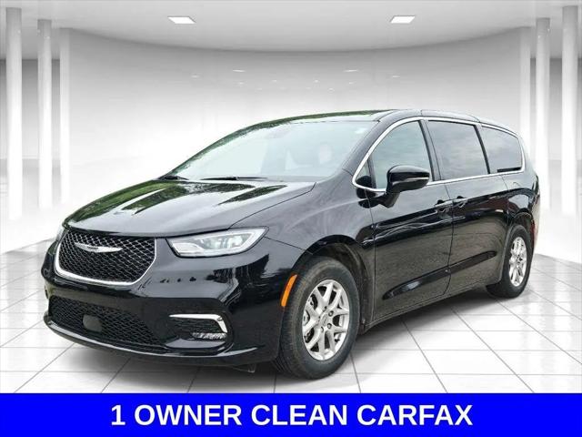 2025 Chrysler Pacifica Select for sale in Crystal Lake, IL