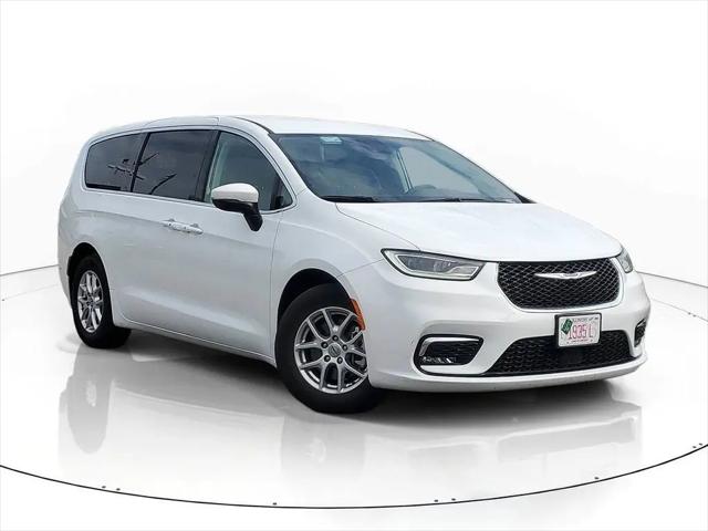 2023 Chrysler Pacifica Touring L for sale in Chicago, IL