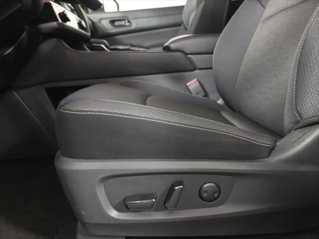 2024 Nissan Pathfinder SV 4WD