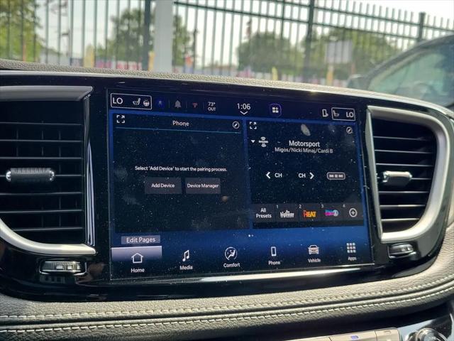 2027 Chrysler Pacifica Select