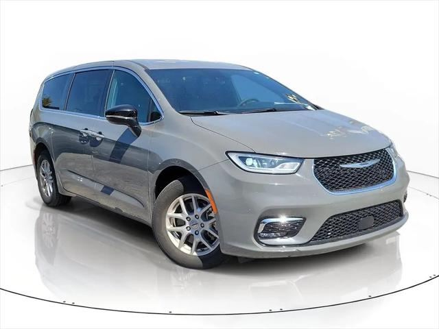 2025 Chrysler Pacifica Select for sale in Chicago, IL