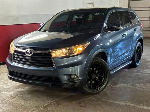 2016 Toyota Highlander LE V6 for sale in Eden Prairie, MN