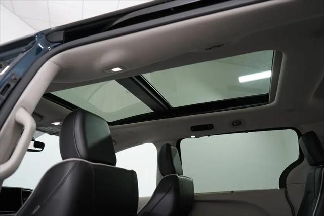 2024 Chrysler Pacifica Limited AWD