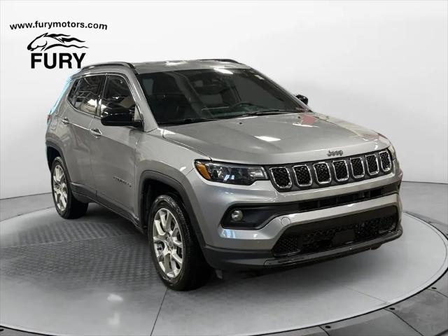 2023 Jeep Compass Latitude Lux FWD for sale in Waconia, MN