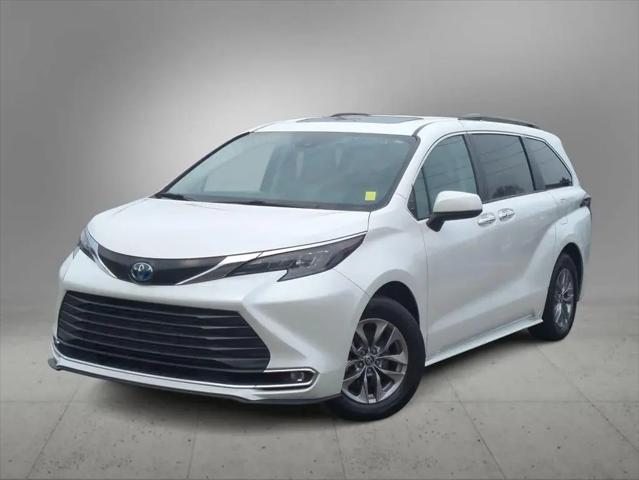 2024 Toyota Sienna XLE for sale in Farmington Hills, MI